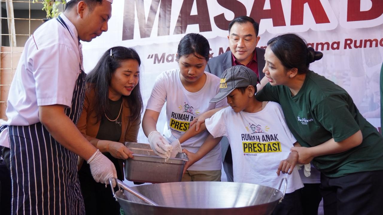 Rayakan HUT Ke-13, The Alana Surabaya Gelar Masak Bersama Anak Disabilitas