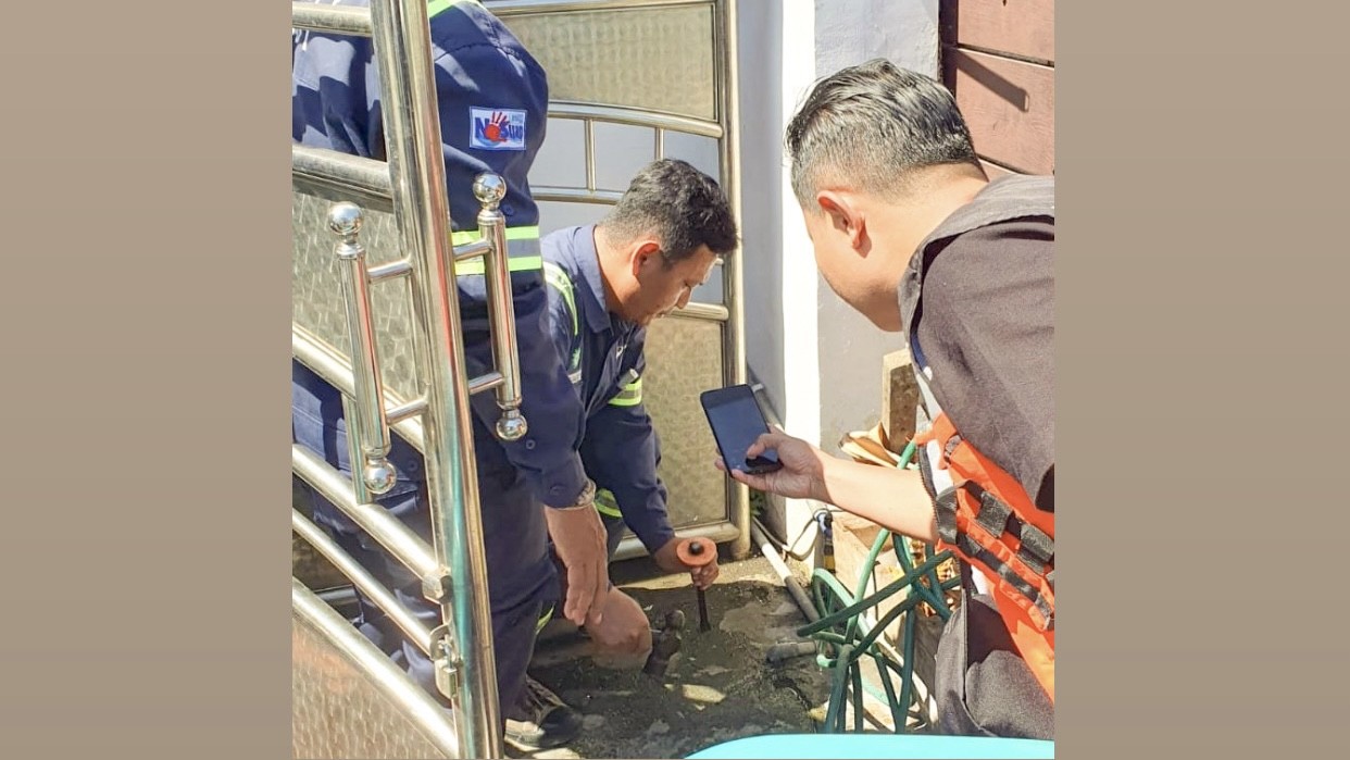 Indikasi Sambungan Air Ilegal, PAM Surya Sembada Gelar Pemutusan Pipa di Surabaya Utara