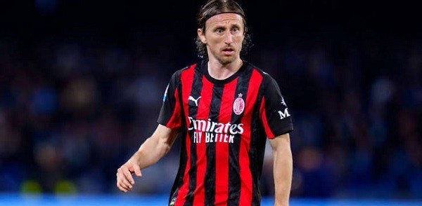 Rossoneri Pertahankan Sang Maestro, Luka Modric Resmi Teken Kontrak Baru