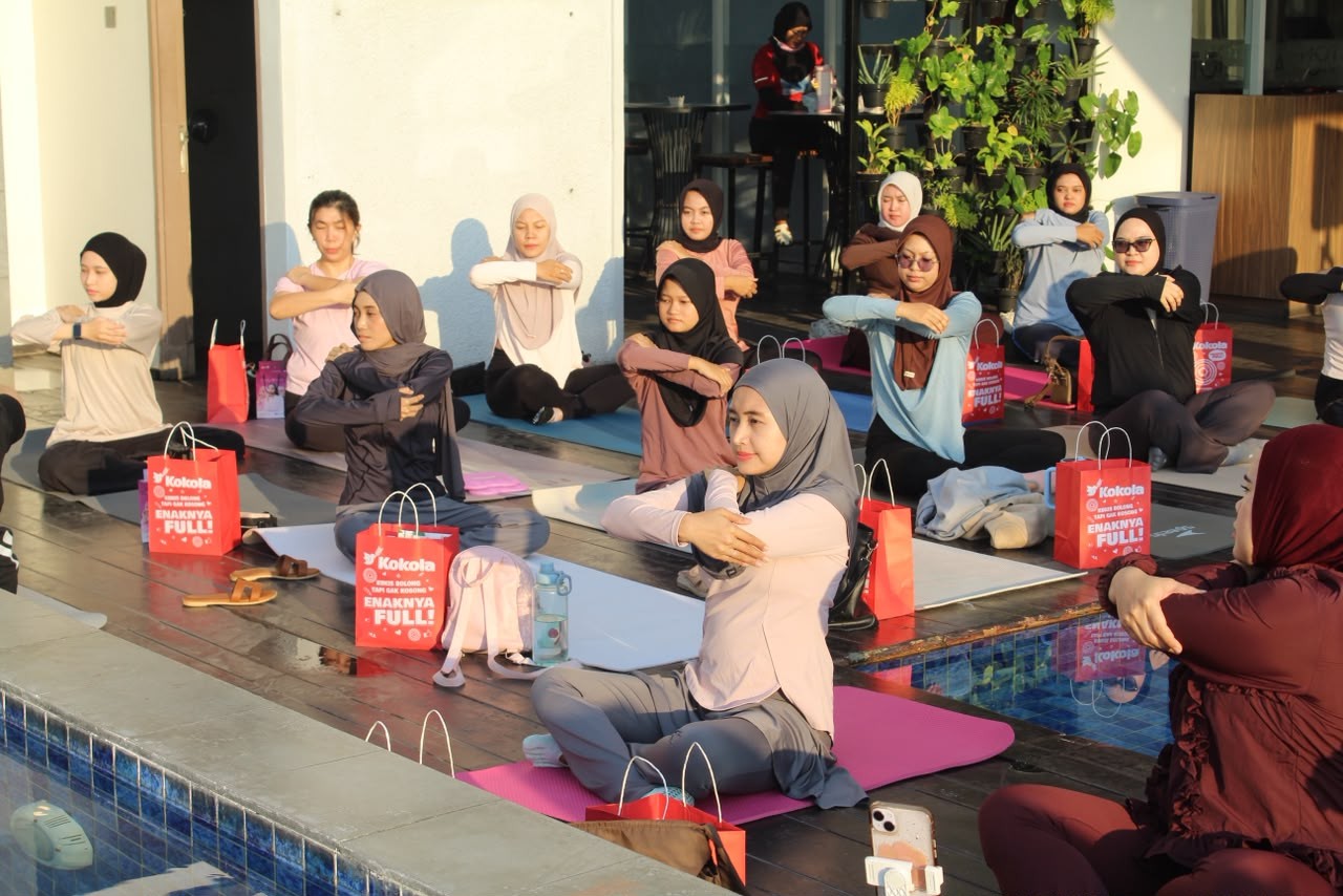 Aston Sidoarjo Hadirkan Sunrise Pilates Experience, Perpaduan Olahraga dan Relaksasi di Tepi Kolam