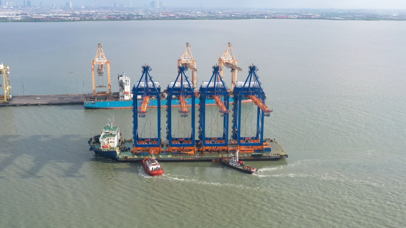 Pelindo Marine Kawal Kedatangan Alat Bongkar Muat Baru untuk Tingkatkan Kinerja Pelabuhan