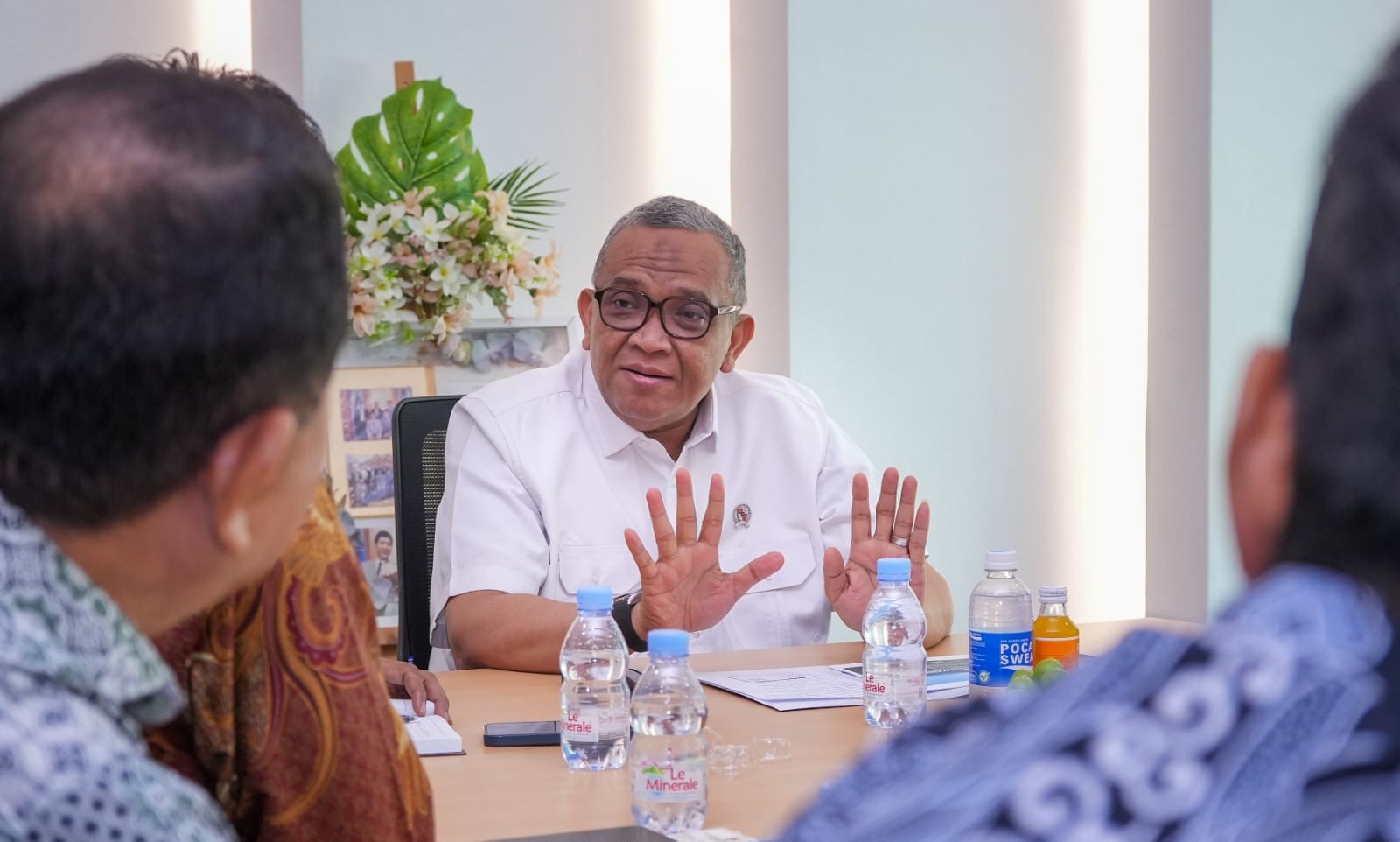 Kunjungi Industri di Temanggung, Wamenaker Tekankan Pentingnya Serapan Kerja Warga Lokal