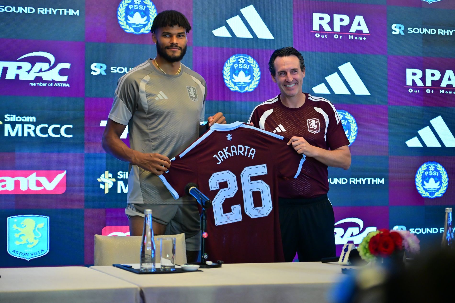 Tyrone Mings Ungkap Kunci Konsistensi Aston Villa Mampu Juara Europa League, Hingga Pesan untuk Talenta Muda