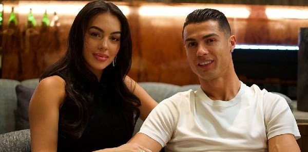 Dikira Pernikahan Cristiano Ronaldo, 2.000 Fans Kecele di Katedral Madeira