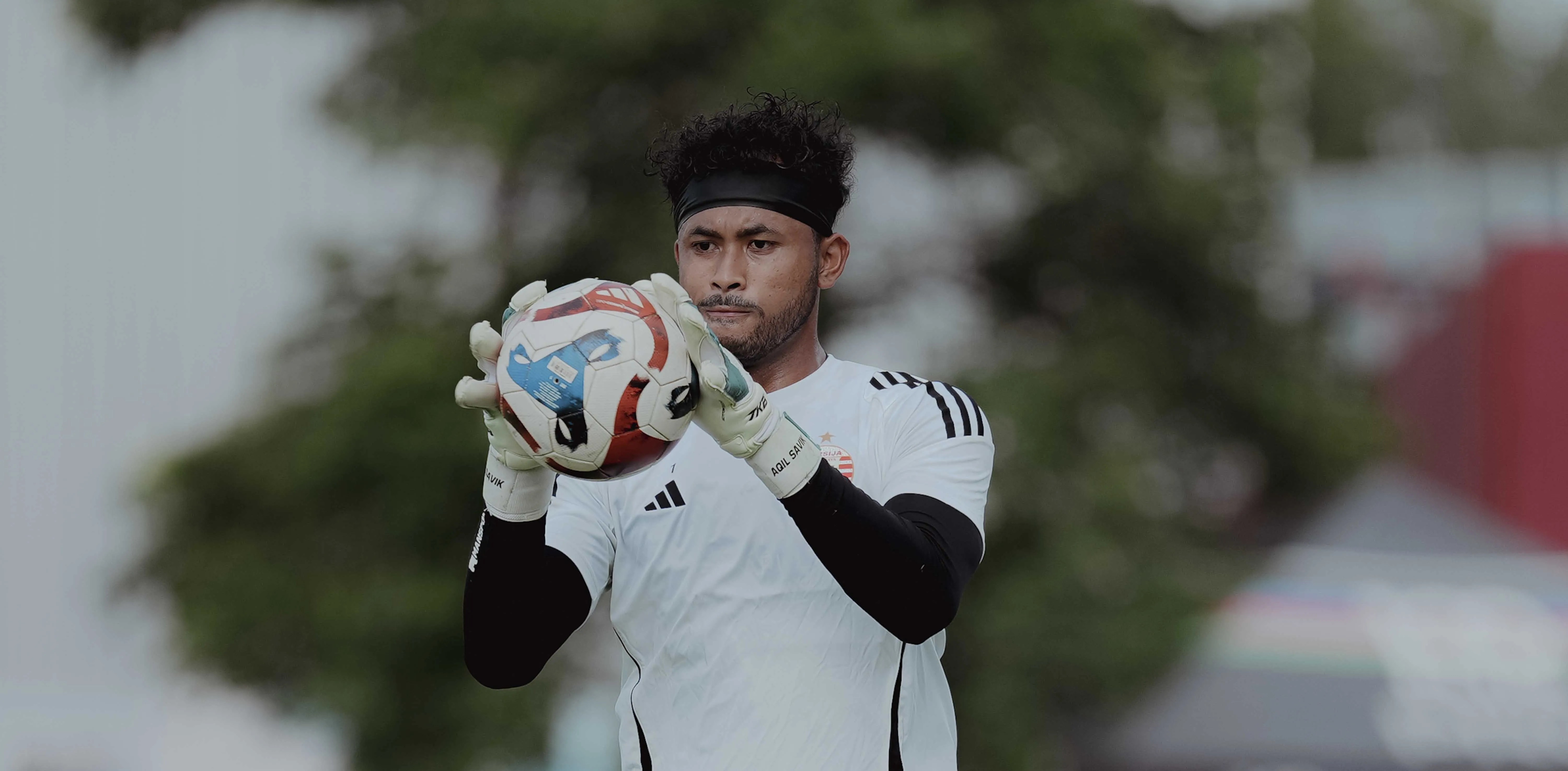 Aqil Savik Beberkan Beratnya Latihan Kiper Persija Selama TC di Thailand