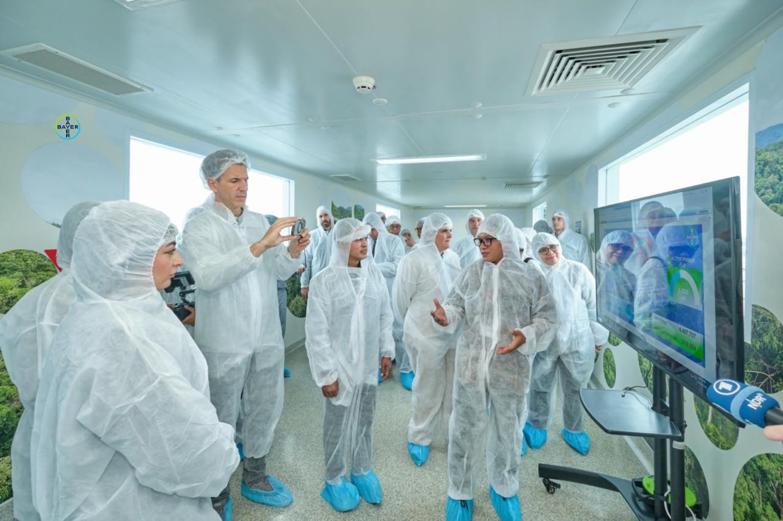 Perkuat Manufaktur Kesehatan, Menteri Jerman dan Wamenkes Tinjau Produksi MMS Bayer Cimanggis