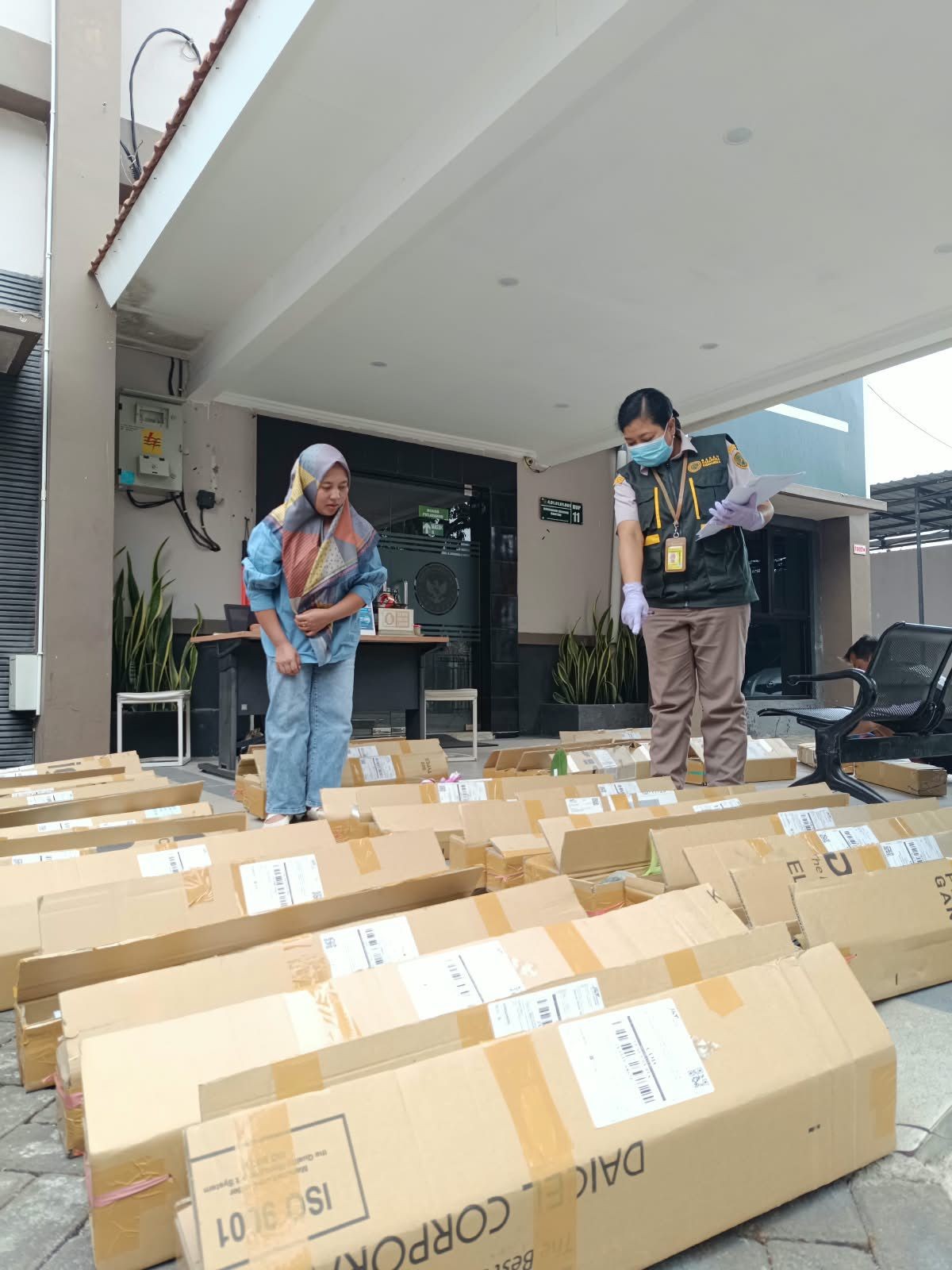 Tembus 1.006 Pengiriman Sebulan, Karantina Jatim Awasi Lalu Lintas Tanaman Hias dari Bandara Malang