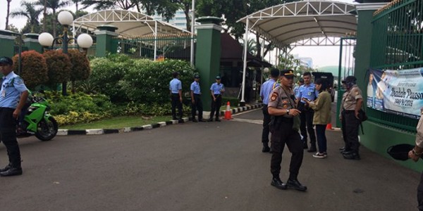 Aksi 22 Mei, Aktivitas DPR Dan MPR Diliburkan