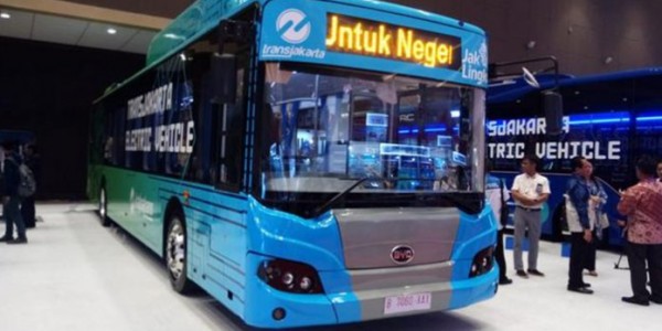 TransJakarta Pamerkan Bus Listrik Pengganti Bus BBG Di CFD