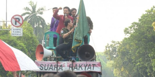 Badan Eksekutif Mahasiswa Perguruan Tinggi Muhammadiyah Indonesia (BEM PTM Se-Indonesia) Turun Aksi Di Depan Istana Negara Jakarta.