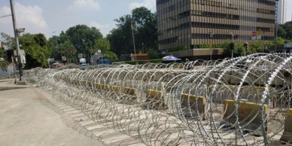 Jalan Di Depan Gedung Bawaslu Masih Ditutup