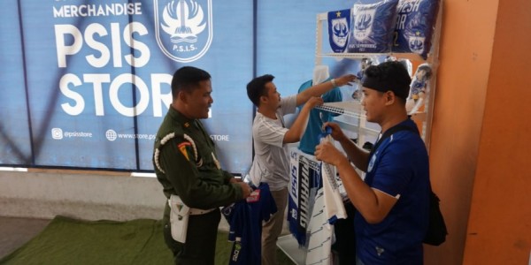 Untuk Suporter, PSIS Jual Jersey Resminya