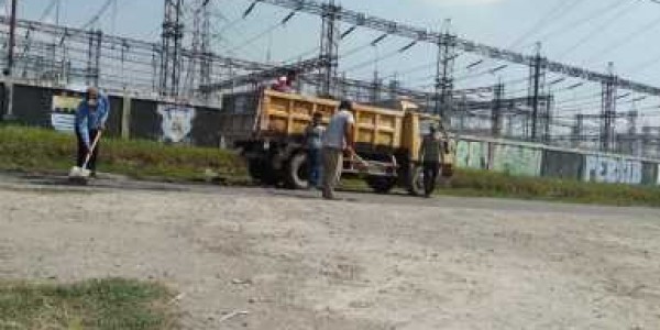 Jalan Rusak, Warga Sukamahi Urunan Dana