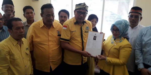 Siti Qomariyah, Tokoh Wanita Bekasi Daftar Wakil Bupati