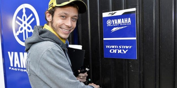 Heboh Tukang Servis HP Mirip Valentino Rossi