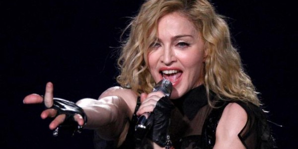 Penyanyi Top Dunia, Madonna Kembali Buat Kejutan