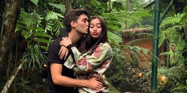 Aura Kasih Pamer Foto-foto Pernikahannya dengan Bule Brasil