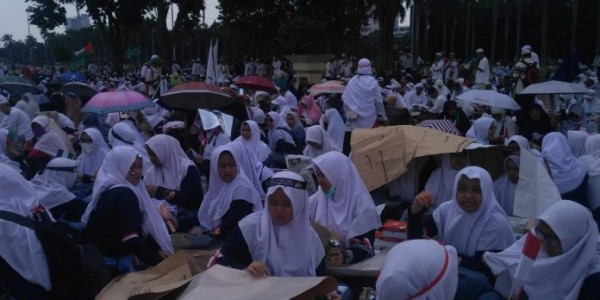 Bela Palestina, Murid SMA Ikut Aksi di Monas