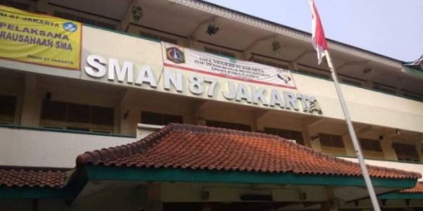 Siswa SMAN 87 Gelar Aksi Bela Guru Yang Dituduh Doktrin Anti Jokowi
