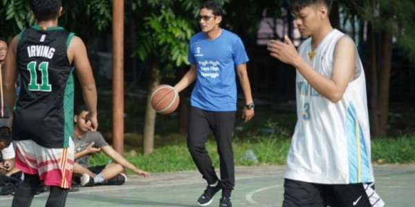 Sandiaga Uno Imbangi Permainan Generasi Milenial di Solo