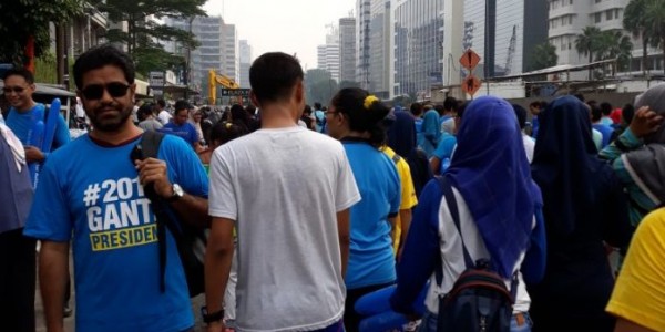 Masyarakat Tak perlu Takut Kenakan Kaus dan Atribut # 2019 Ganti Presiden