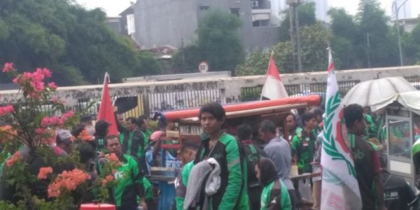 Penjual Kaki Lima Raup Untung Atas Demo Ojol