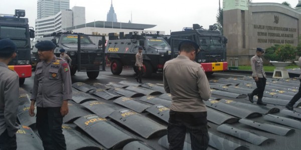 Demo Ojek Online, Polisi Jaga Gedung Wakil Rakyat
