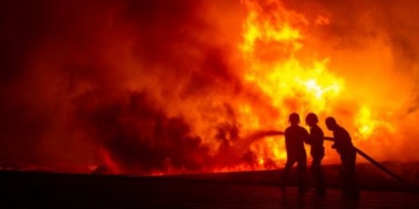 Pabrik Payung di Depok Diamuk Si Jago Merah