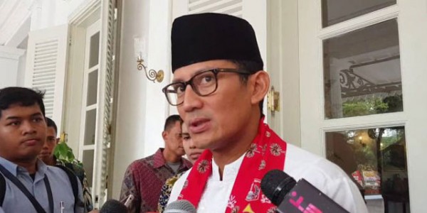Begini Reaksi Sandiaga Lihat Baliho Sam Aliano Nyapres