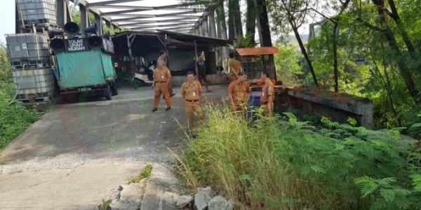Jembatan Dijadikan Posko Buruh, Pemkab Bekasi Diminta Bertindak