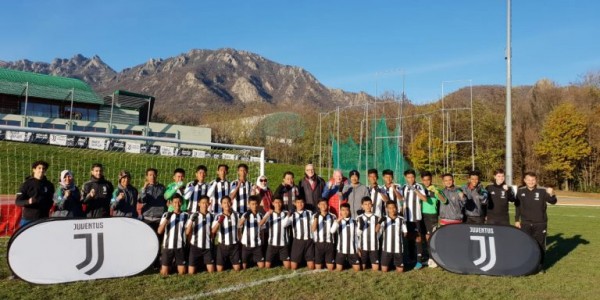 Siswa Indonesia Berlatih Sepak Bola di Akademi Juventus Italia