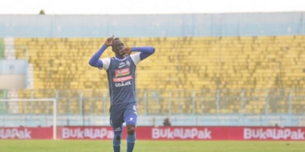 Laga Perdana Derbi Malang, Arema FC Cukur Persekam Metro 5-1