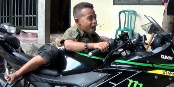 Dorna Undang Bocah Asal NTT Yang Fasih Tiru Komentator MotoGP Nick Harris