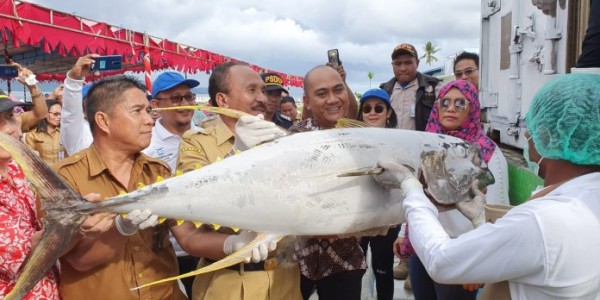 Pengiriman Perdana Muatan Balik Komoditas Ikan Dengan Reefer Kontainer Tol Laut Dari Talaud