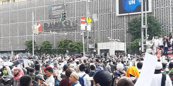 Ribuan Massa Tolak Pemilu Curang Geruduk Gedung Bawaslu