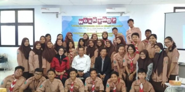 Siswa SMA Labschool Unesa Belajar Entreprenuership Melalui Workshop