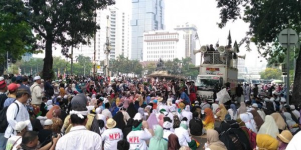 Massa Aksi Di MK Sebagian Besar Bukan Dari Jakarta