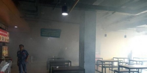 Lantai Dua ITC Depok Kebakaran