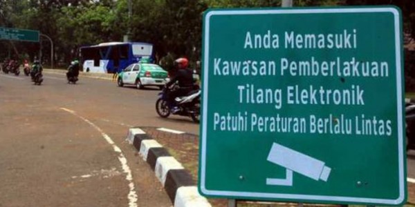 Hari Pertama Penerapan E-TLE, Banyak Pengemudi Tertangkap Karena Main HP