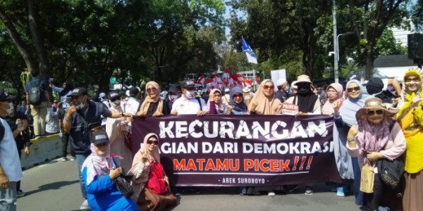 Aksi Kawal MK: Kecurangan Bagian dari Demokrasi, Matamu Picek!