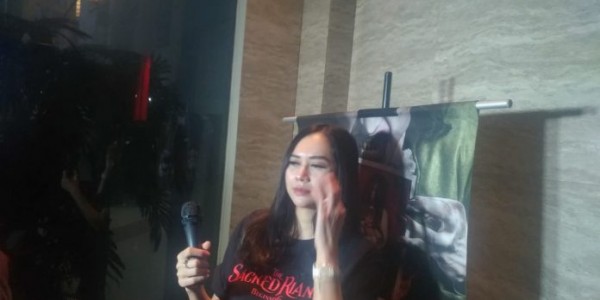 Jalin Hubungan LDR, Aura Kasih: Selama Masih Nyaman Jalani