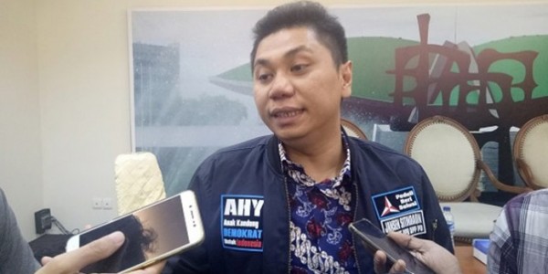 Hormati Ani Yudhoyono, Jansen Pasang Bendera Merah Putih dan Demokrat Setengah Tiang