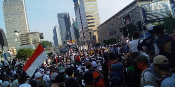 Gedung Bawaslu Jadi Sasaran Lemparan Kembang Api