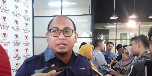 Medsos Dibatasi, Andre: Pemerintah Panik dan Takut Demokrasi