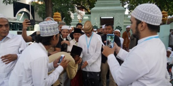 Usai Mantau Rekapitulasi Suara, Sandiaga Hadiri Haul Sunan Ampel