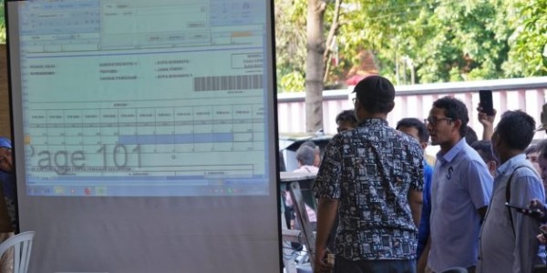 Di Surabaya, Sandi Minta Relawan Pelototi Rekapitulasi Perolehan Suara