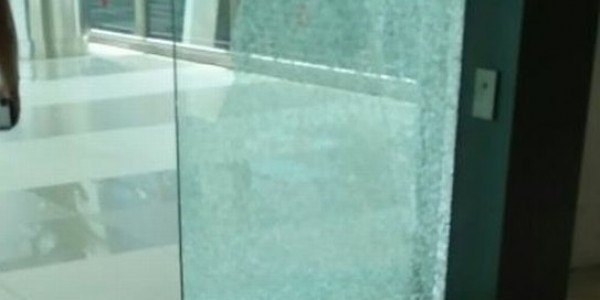 Kaca Bandara Soetta Pecah Akibat Gempa Banten