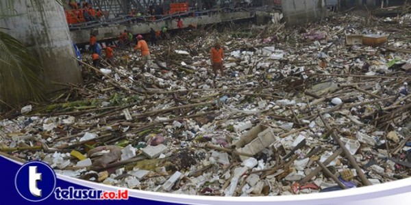 UPK Badan Air Angkut 3.000 Ton Sampah Dari Ciliwung