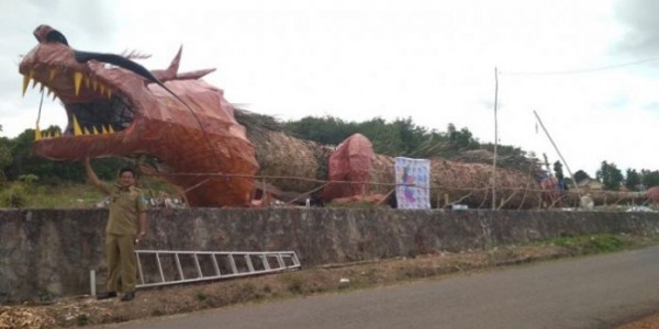Warga Dihebohkan Kemunculan Naga Sepanjang 35 Meter