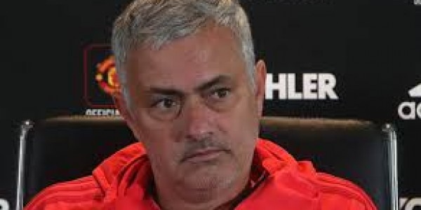 Performa Jelek, Rooney Salahkan Pemain MU yang Benci Mourinho